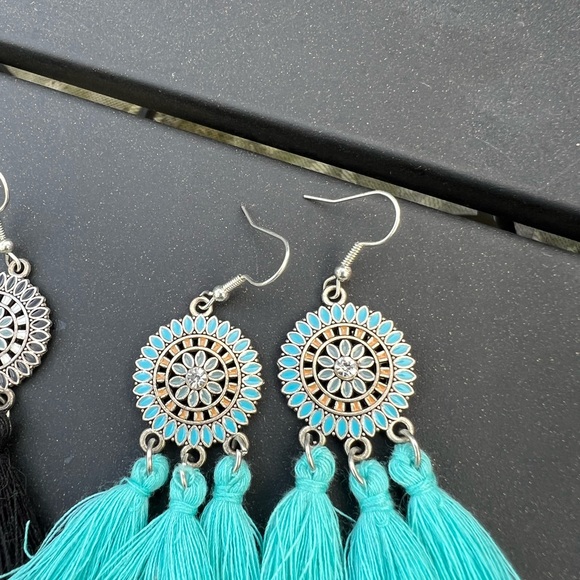 Black and teal pair of boho earrings - Picture 3 of 4
